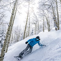 阿斯本雪堆山滑雪村的滑雪装备出租